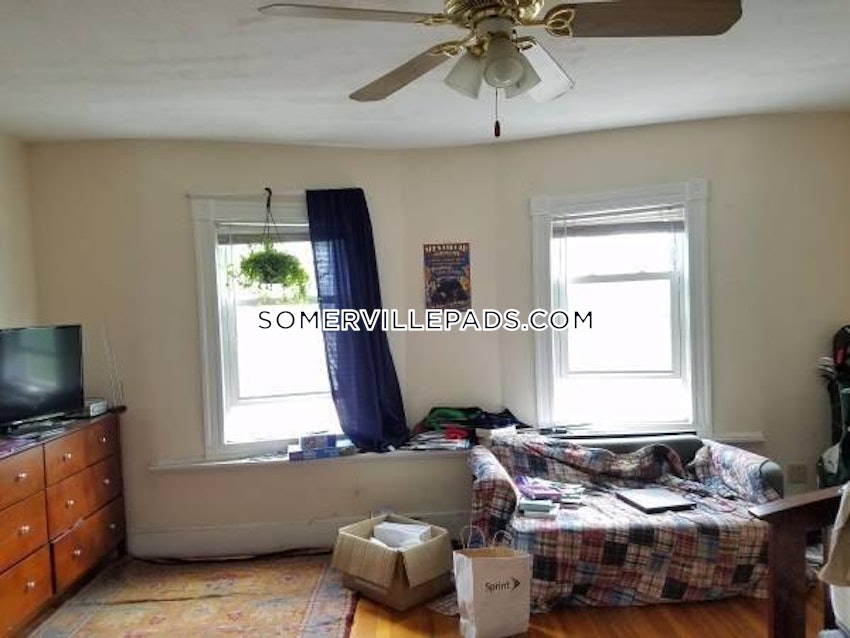 SOMERVILLE - DAVIS SQUARE - 4 Beds, 1 Bath - Image 2