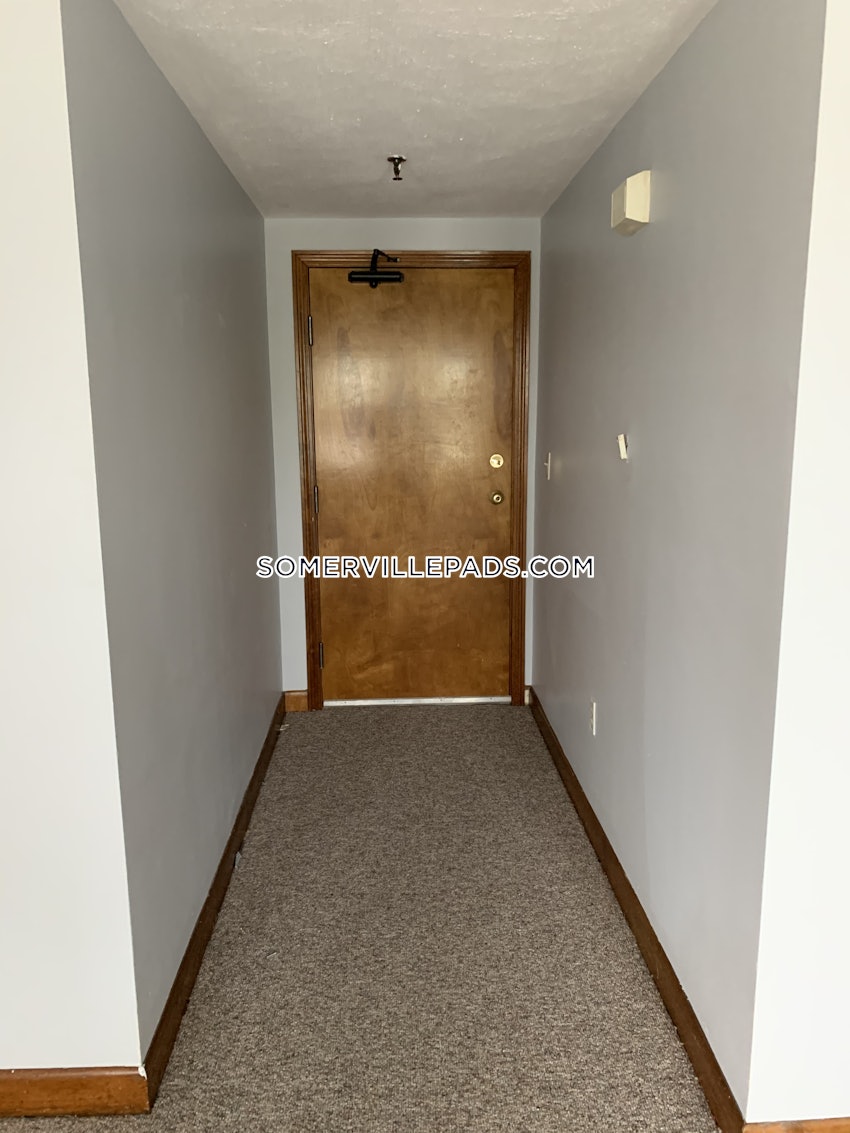 SOMERVILLE - TUFTS - 1 Bed, 1 Bath - Image 9