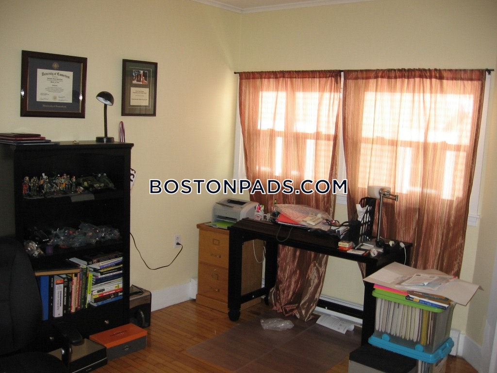 Somerville Apartment for rent 3 Bedrooms 1 Bath Winter Hill 3,350