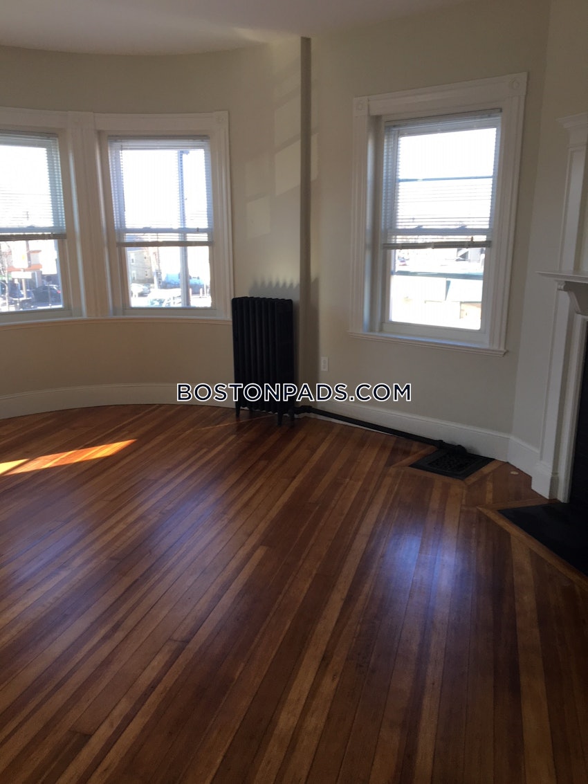 SOMERVILLE - MAGOUN/BALL SQUARE - 4 Beds, 1 Bath - Image 4