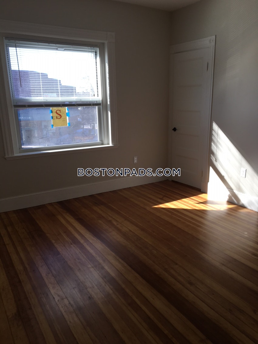 SOMERVILLE - MAGOUN/BALL SQUARE - 4 Beds, 1 Bath - Image 5