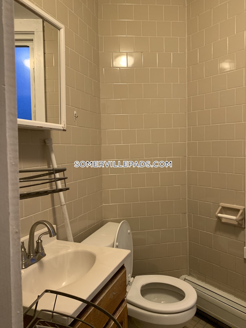 SOMERVILLE - PORTER SQUARE - 3 Beds, 1 Bath - Image 5