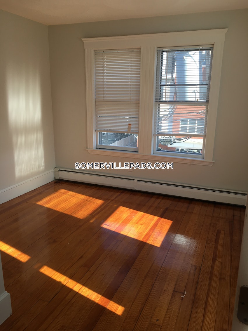 SOMERVILLE - UNION SQUARE - 3 Beds, 1 Bath - Image 4