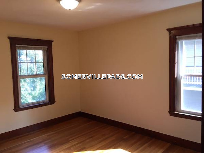 SOMERVILLE - TUFTS - 3 Beds, 1 Bath - Image 3