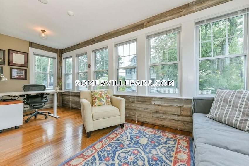 SOMERVILLE - TUFTS - 4 Beds, 1 Bath - Image 1