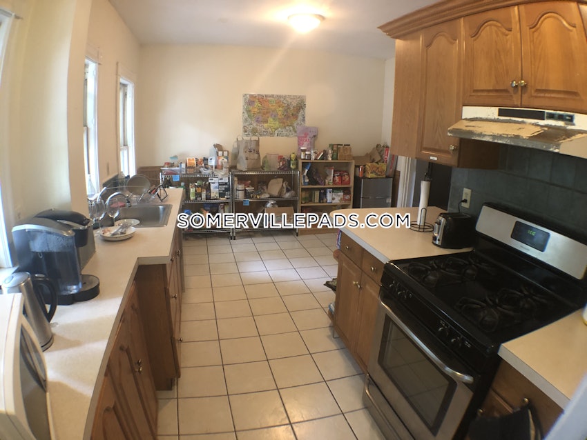 SOMERVILLE - TUFTS - 4 Beds, 2 Baths - Image 3