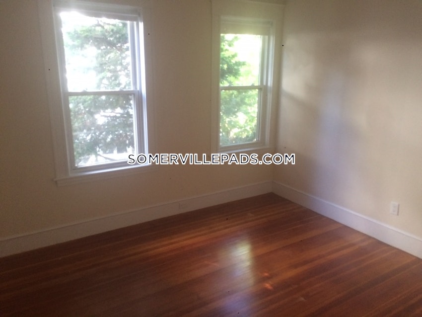 SOMERVILLE - TUFTS - 4 Beds, 2 Baths - Image 17