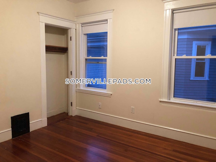 SOMERVILLE - TUFTS - 4 Beds, 2 Baths - Image 4