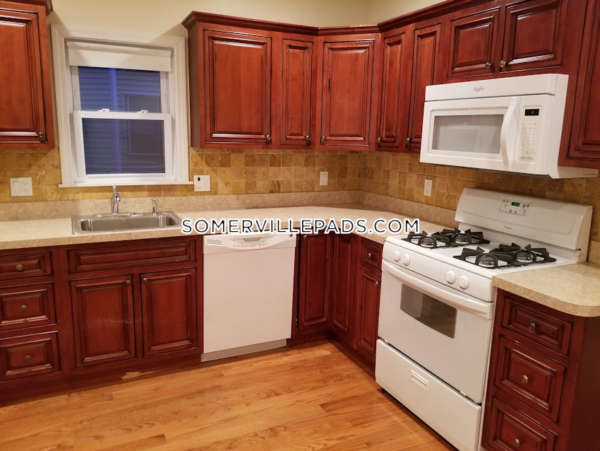 SOMERVILLE - TUFTS - 4 Beds, 2 Baths - Image 17