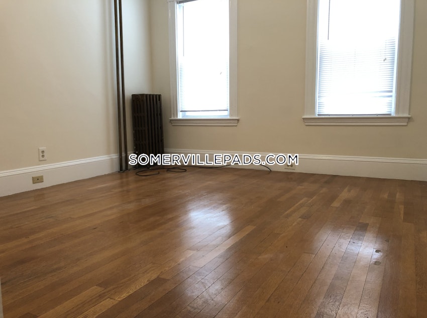 SOMERVILLE - TUFTS - 3 Beds, 1 Bath - Image 10