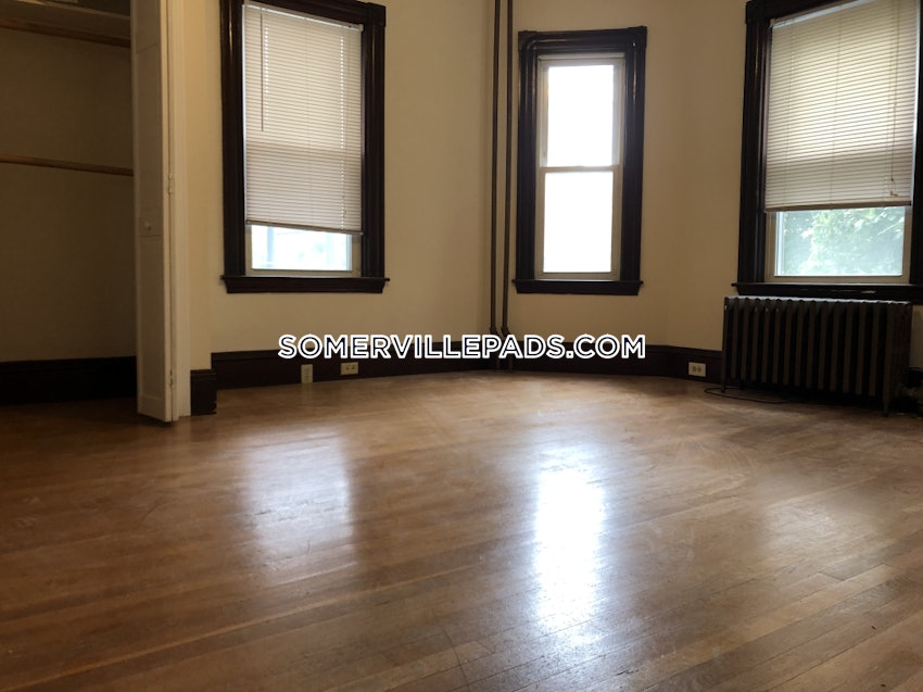 SOMERVILLE - TUFTS - 3 Beds, 1 Bath - Image 11