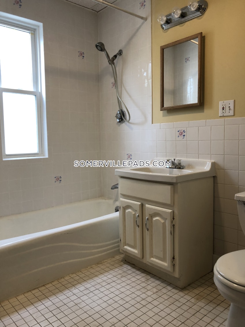 SOMERVILLE - TUFTS - 3 Beds, 1 Bath - Image 4