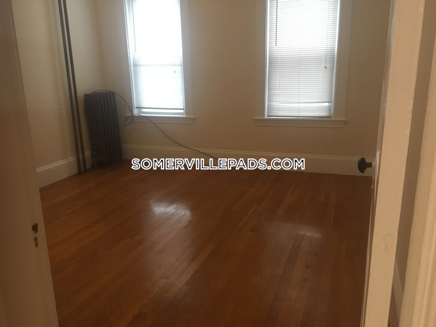 SOMERVILLE - TUFTS - 3 Beds, 1 Bath - Image 15