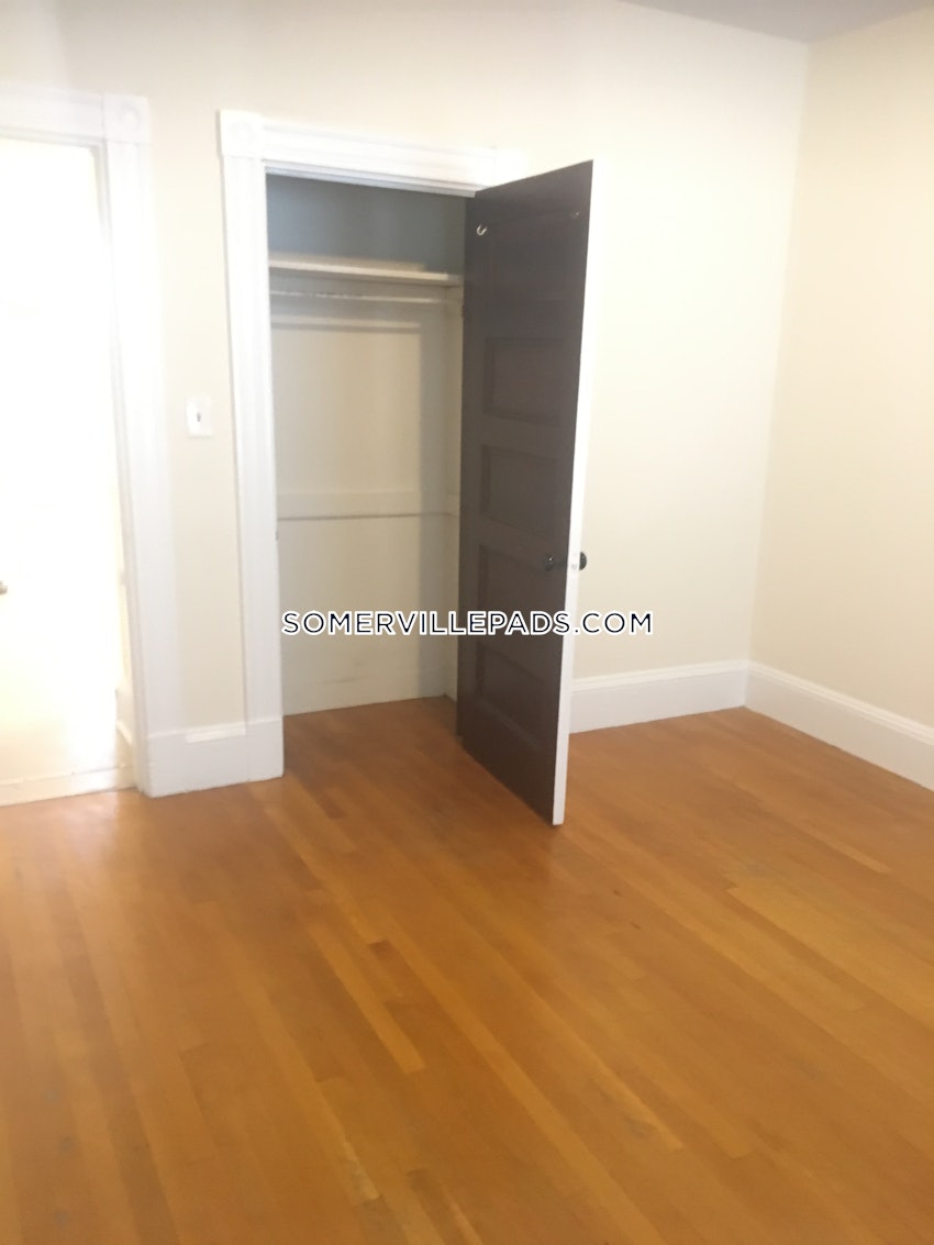 SOMERVILLE - TUFTS - 3 Beds, 1 Bath - Image 26