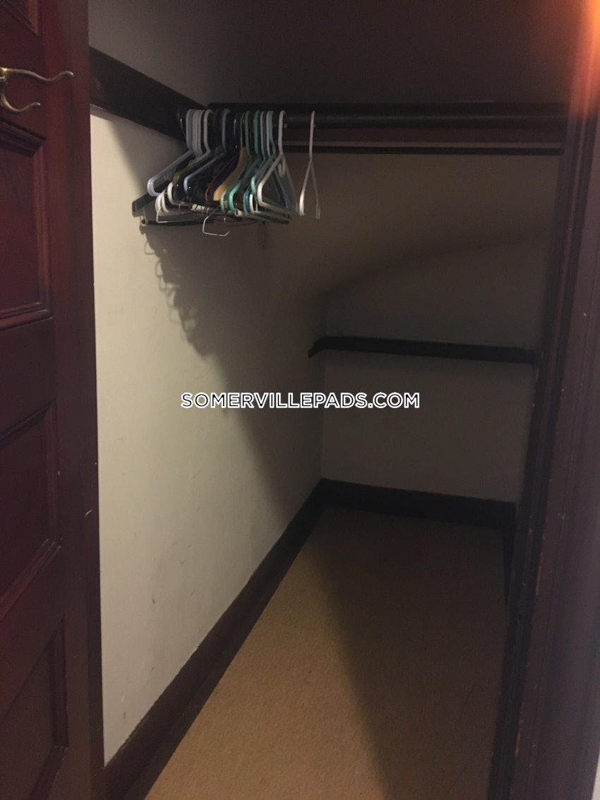 SOMERVILLE - TUFTS - 3 Beds, 1 Bath - Image 17