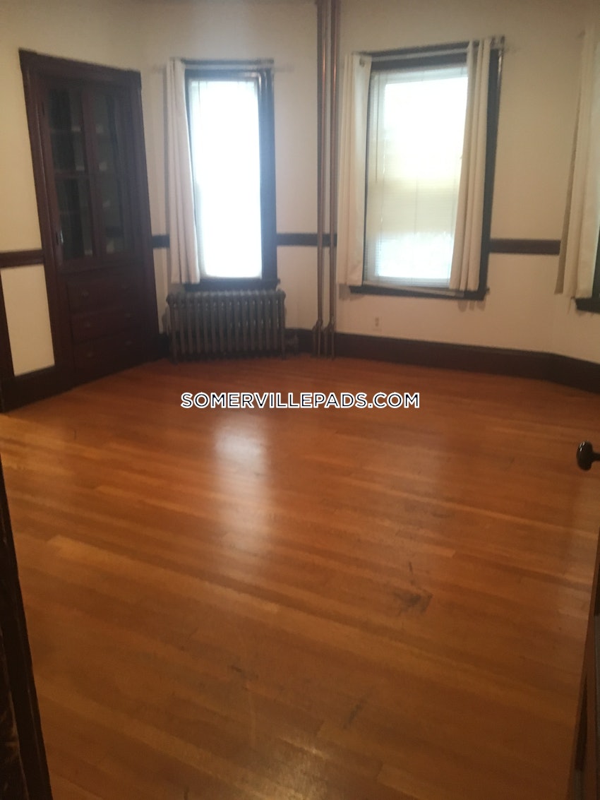 SOMERVILLE - TUFTS - 3 Beds, 1 Bath - Image 15