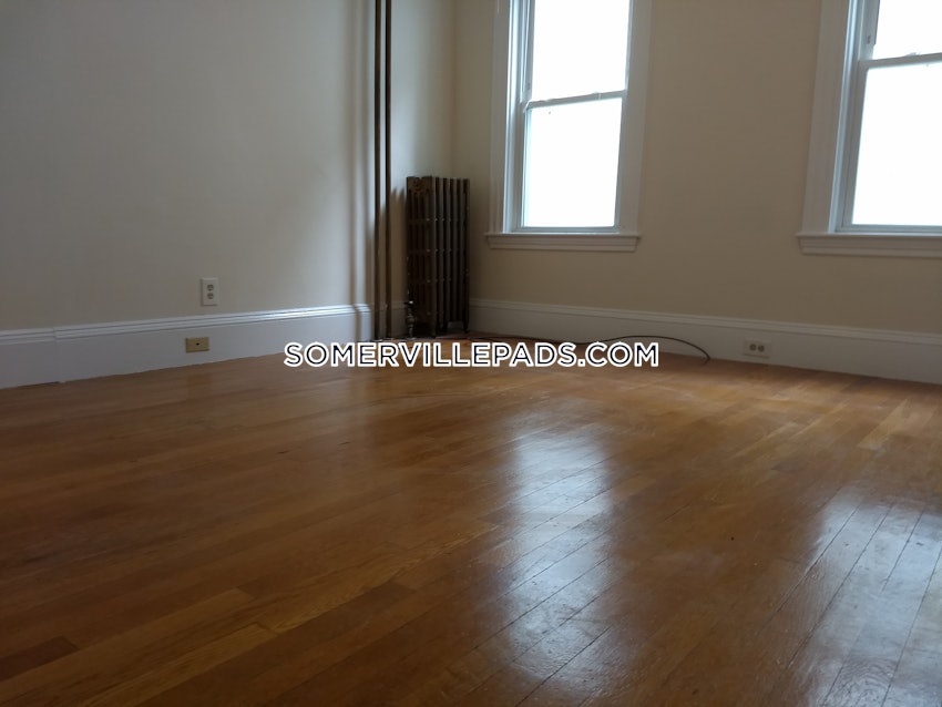 SOMERVILLE - TUFTS - 3 Beds, 1 Bath - Image 33