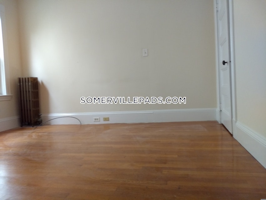 SOMERVILLE - TUFTS - 3 Beds, 1 Bath - Image 37