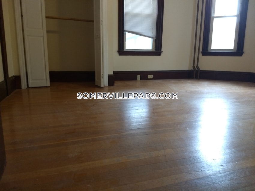 SOMERVILLE - TUFTS - 3 Beds, 1 Bath - Image 29