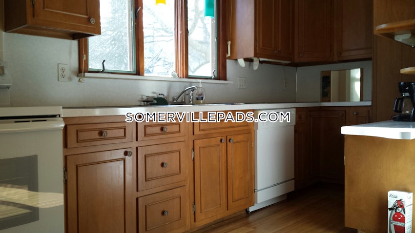 SOMERVILLE- WEST SOMERVILLE/ TEELE SQUARE - 5 Beds, 2 Baths - Image 1