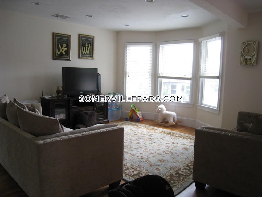 SOMERVILLE- WEST SOMERVILLE/ TEELE SQUARE - 4 Beds, 2 Baths - Image 5