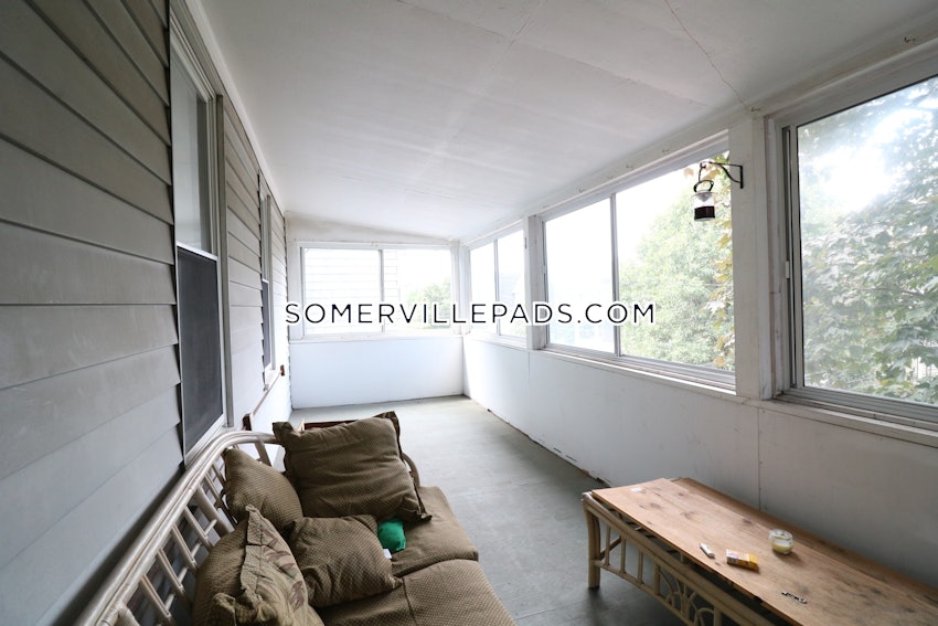 SOMERVILLE - WINTER HILL - 4 Beds, 2 Baths - Image 9