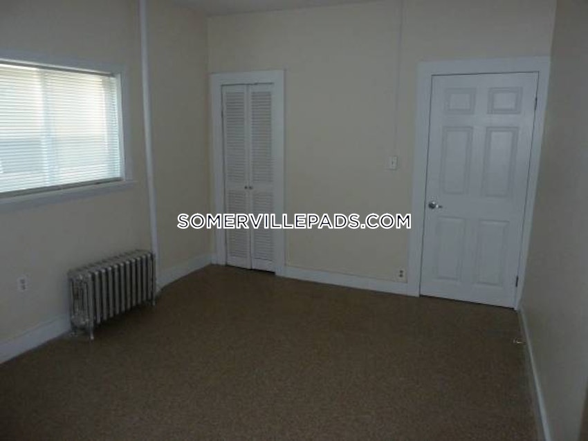 SOMERVILLE - WINTER HILL - 3 Beds, 1 Bath - Image 4