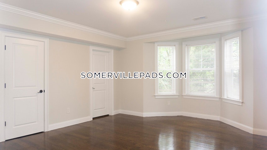 SOMERVILLE - WINTER HILL - 4 Beds, 1.5 Baths - Image 9