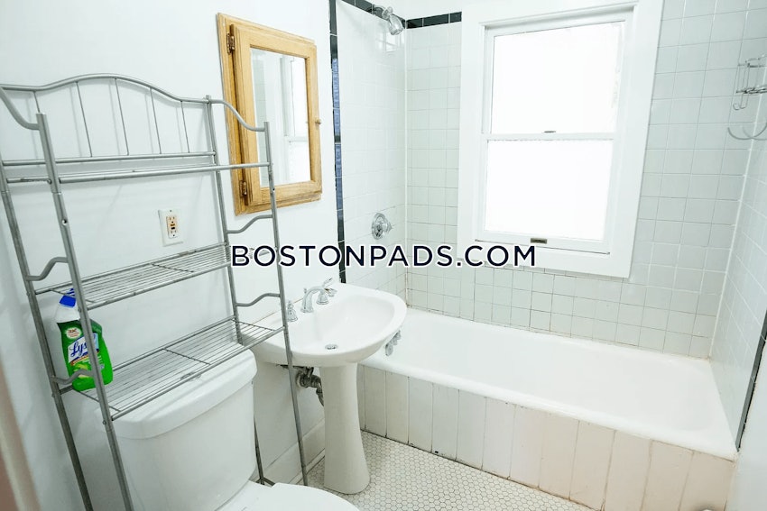 BOSTON - MISSION HILL - 3 Beds, 1.5 Baths - Image 25