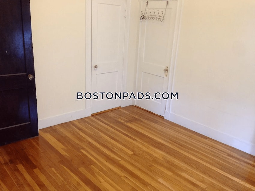 BOSTON - MISSION HILL - 3 Beds, 1.5 Baths - Image 18