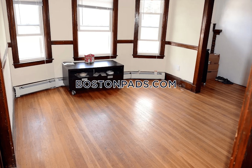 BOSTON - MISSION HILL - 3 Beds, 1.5 Baths - Image 23