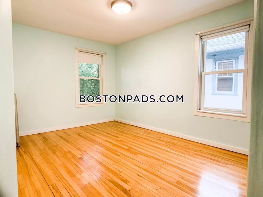 MEDFORD - TUFTS - 2 Beds, 1 Bath - Image 6