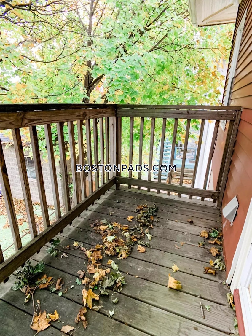 MEDFORD - TUFTS - 2 Beds, 1 Bath - Image 2