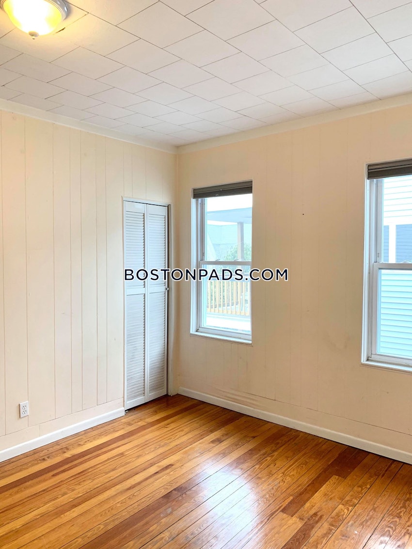 MEDFORD - TUFTS - 3 Beds, 1 Bath - Image 11