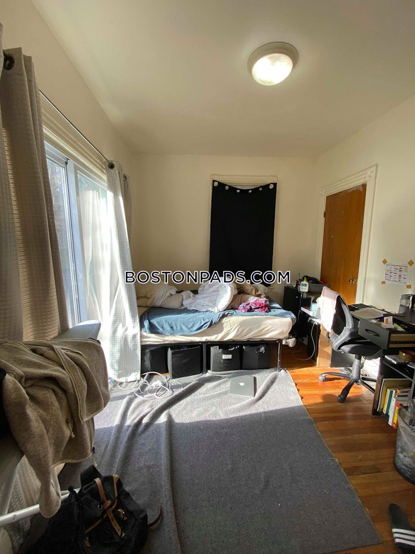 BOSTON - MISSION HILL - 4 Beds, 1 Bath - Image 9