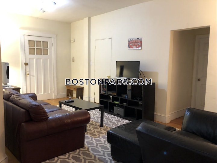 brookline-apartment-for-rent-4-bedrooms-1-bath-boston-university-6250-8020634 