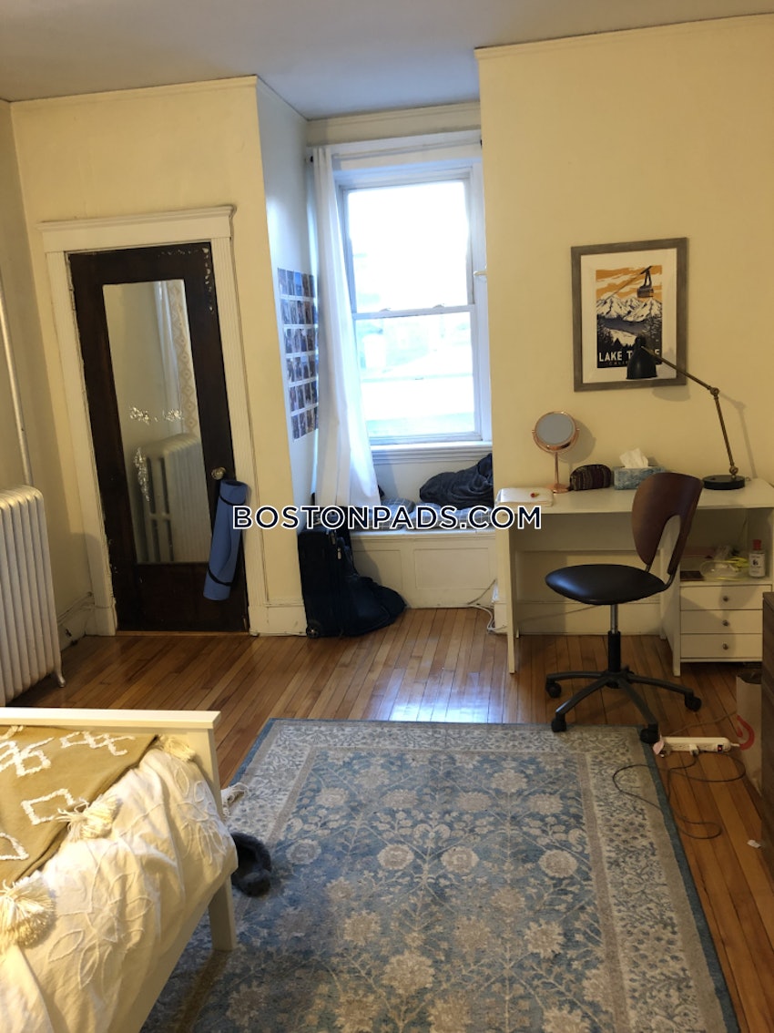 BROOKLINE- BOSTON UNIVERSITY - 6 Beds, 2 Baths - Image 14