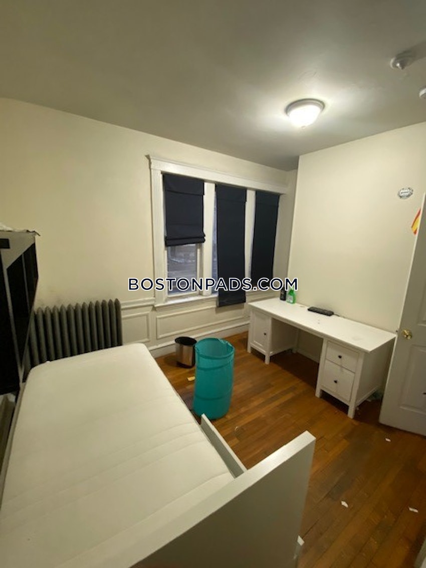 BROOKLINE- BOSTON UNIVERSITY - 4 Beds, 1 Bath - Image 8