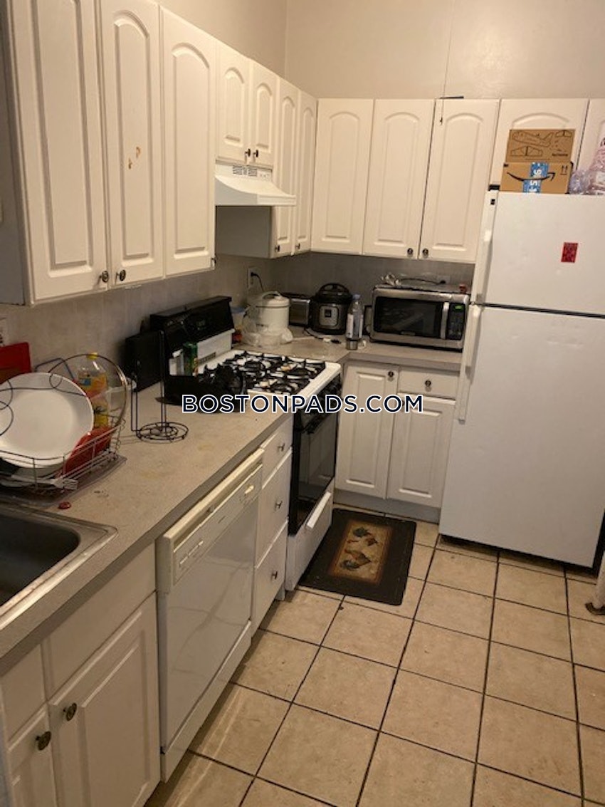 BROOKLINE- BOSTON UNIVERSITY - 4 Beds, 1 Bath - Image 1