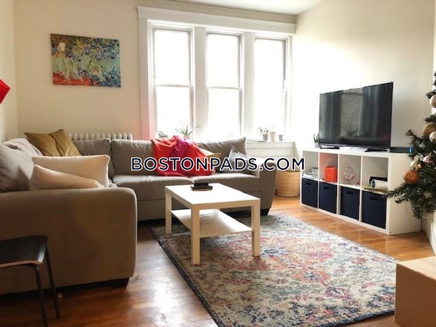 BROOKLINE- BOSTON UNIVERSITY - 6 Beds, 2 Baths - Image 3