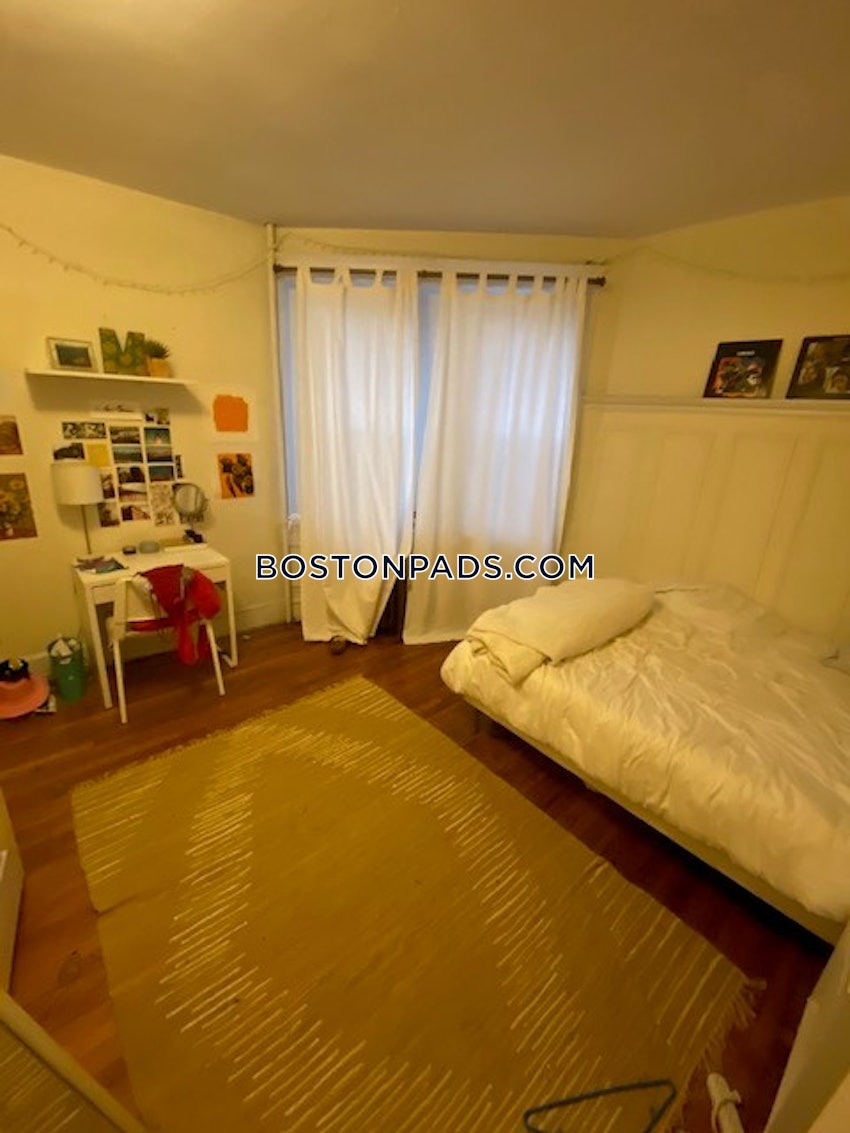 BROOKLINE- BOSTON UNIVERSITY - 6 Beds, 2 Baths - Image 29