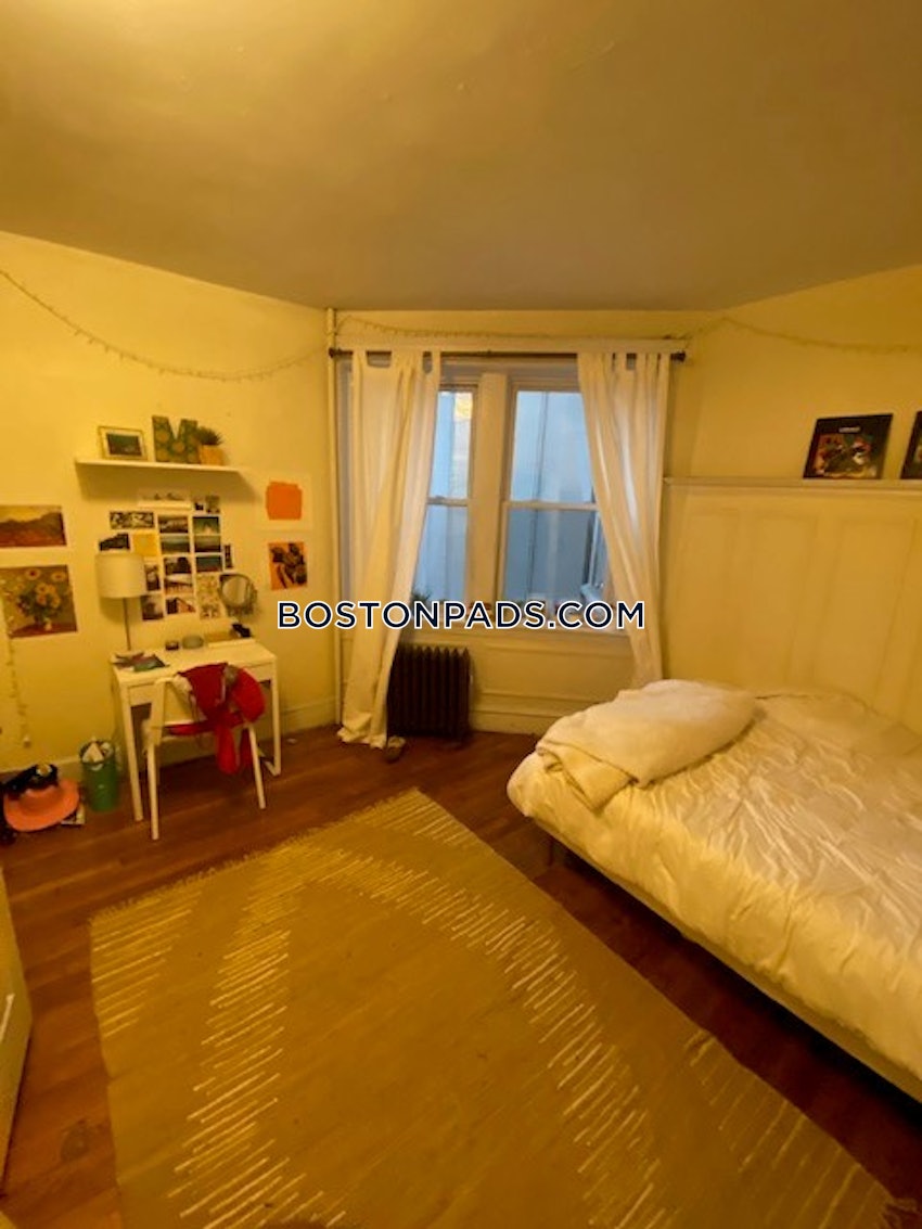 BROOKLINE- BOSTON UNIVERSITY - 6 Beds, 2 Baths - Image 27