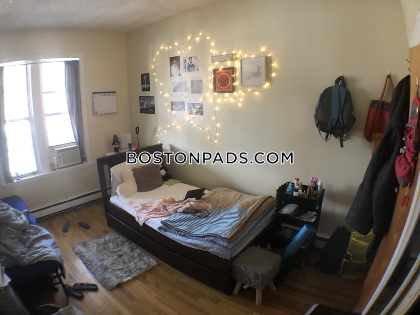 BOSTON - MISSION HILL - 3 Beds, 1 Bath - Image 3