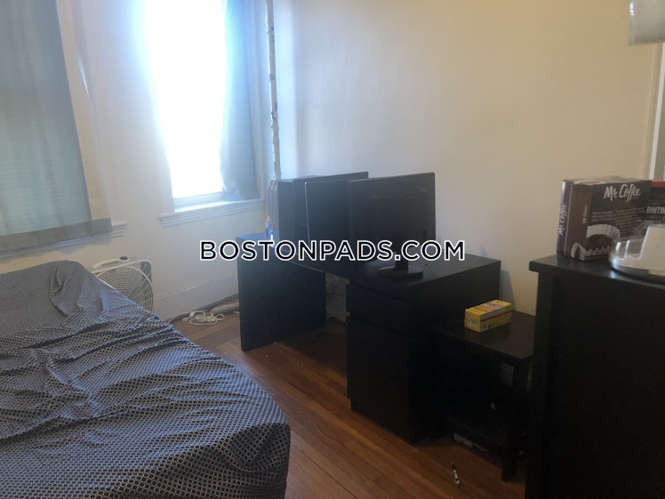 Commonwealth Ave., Boston