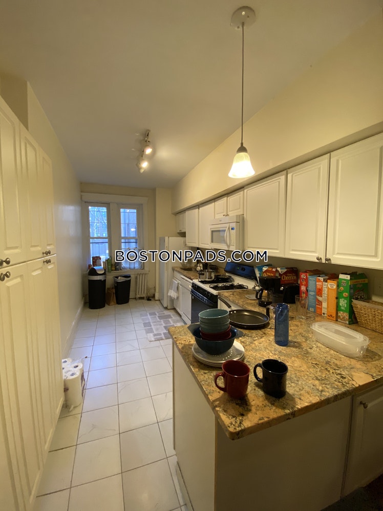 Commonwealth Ave., Boston