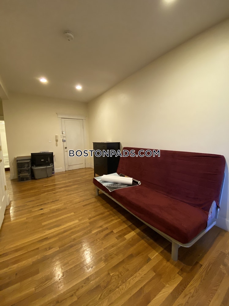 Commonwealth Ave., Boston