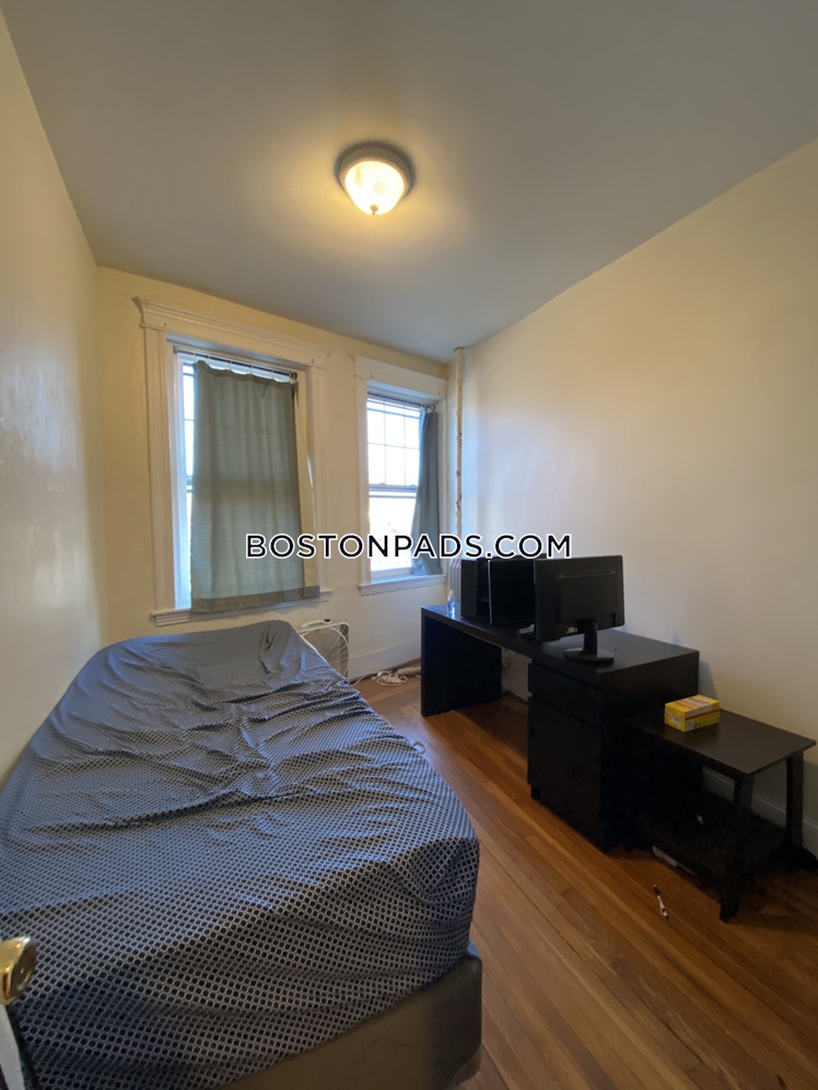 Commonwealth Ave., Boston