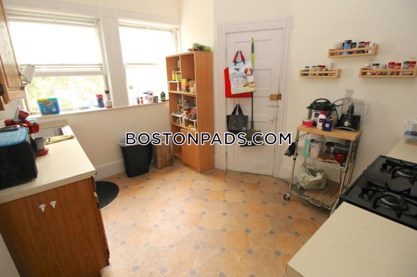 BOSTON - BRIGHTON - CLEVELAND CIRCLE - 3 Beds, 1 Bath - Image 4