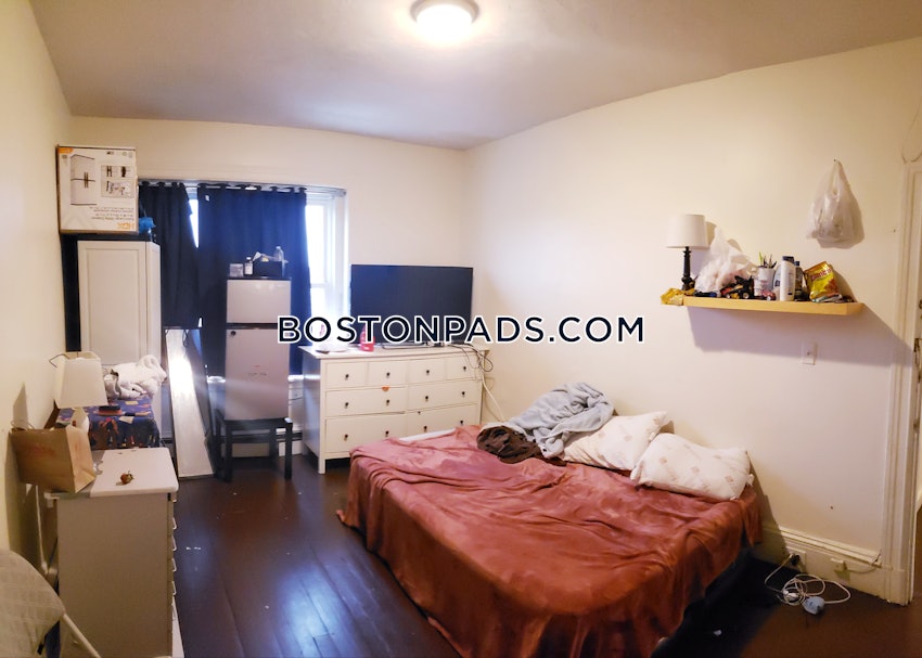 BOSTON - ALLSTON - 4 Beds, 2 Baths - Image 4