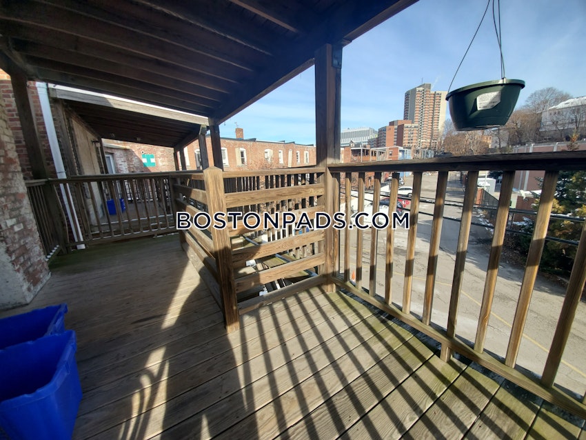 BOSTON - MISSION HILL - 3 Beds, 1 Bath - Image 12